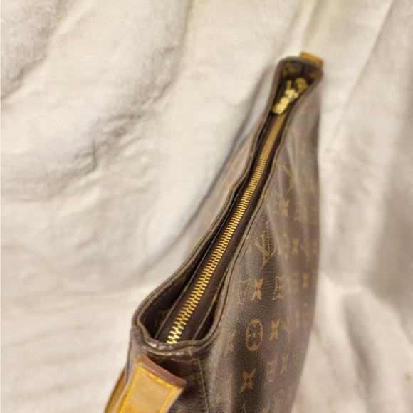 Authentic Louis Vuitton Looping GM - Picture 7 of 16